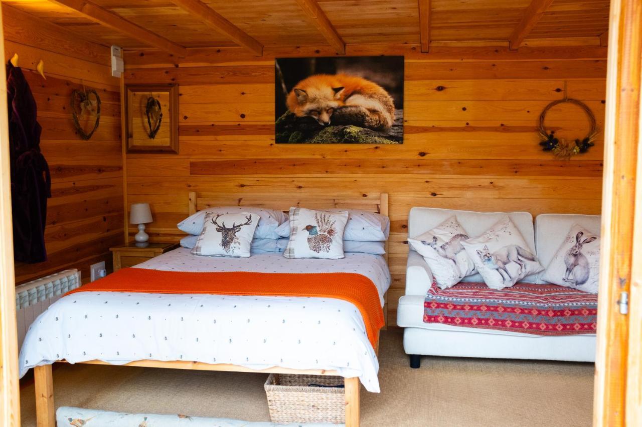 Moors Wood Relaxing ,tranquil Retreat With Hot Tub Chalet Chippenham (Wiltshire)