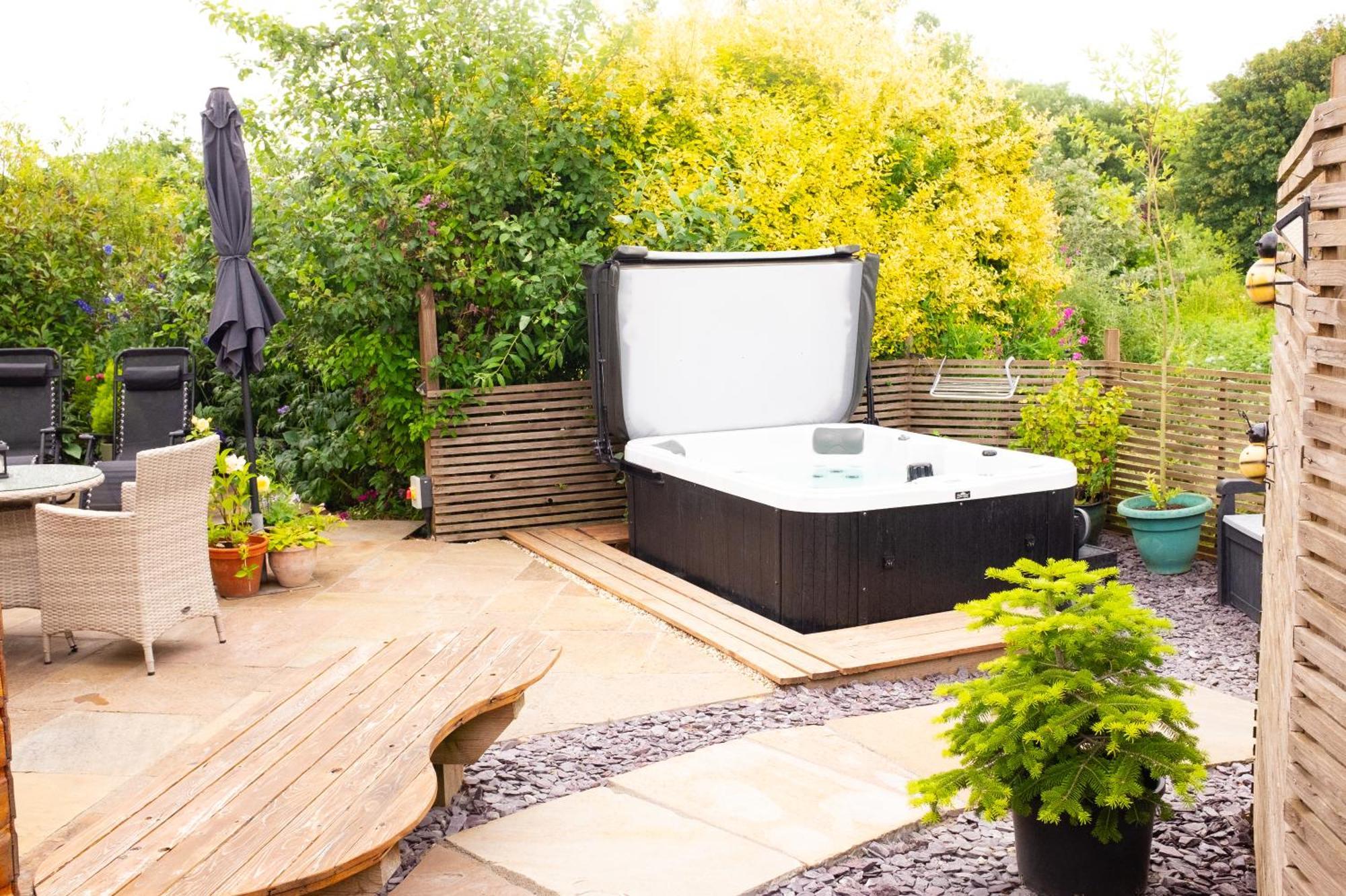 Chalet Moors Wood Relaxing ,tranquil Retreat With Hot Tub *