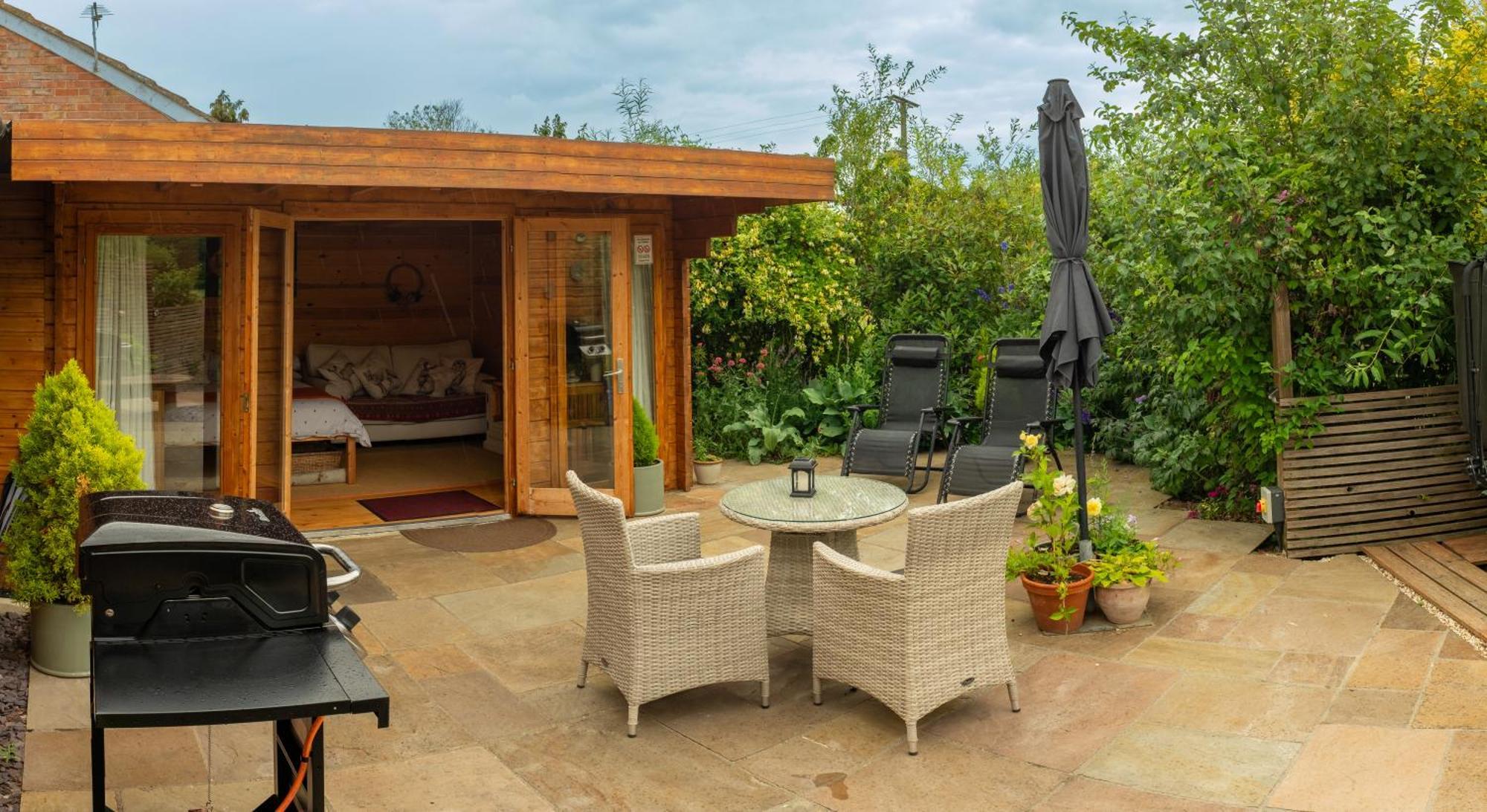 Moors Wood Relaxing ,tranquil Retreat With Hot Tub Chippenham (Wiltshire)